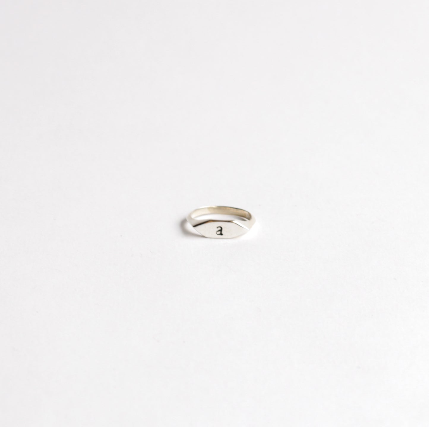 Anillo Signet Inicial