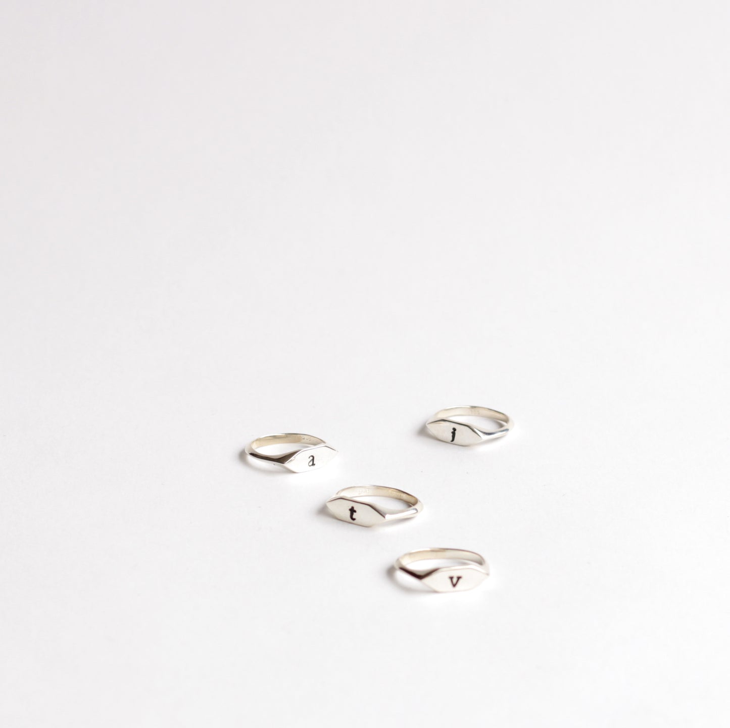 Anillo Signet Inicial